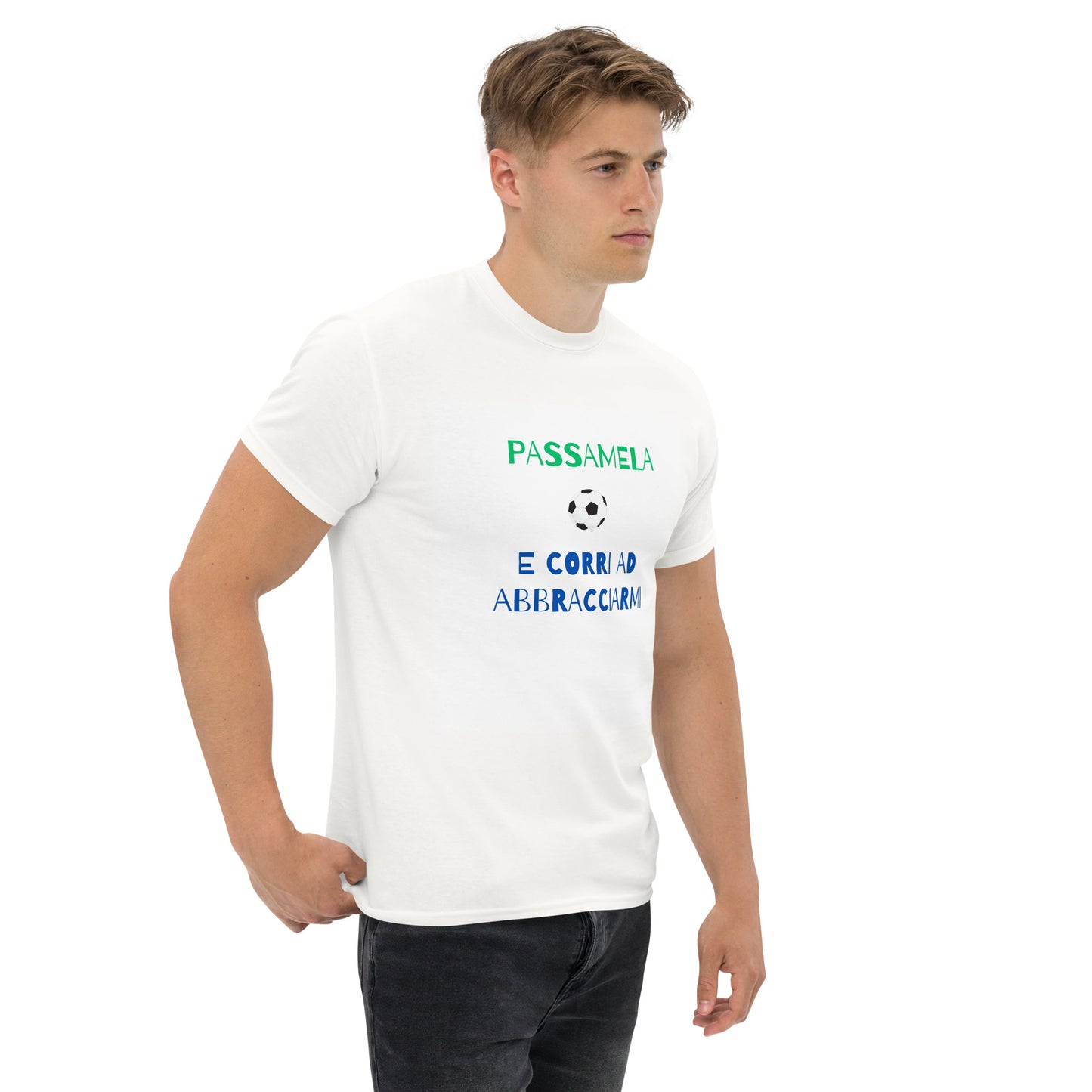 Maglietta di Calcio Divertente 'Passamela e Corri ad Abbracciarmi' - T-Shirt Ironica per Tifosi