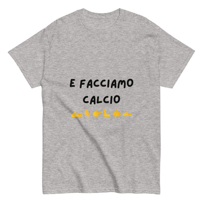 Maglietta di Calcio Divertente 'E Facciamo Calcio' - T-Shirt Ironica per Tifosi